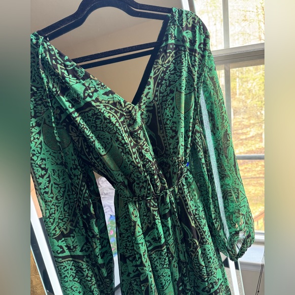 Elegant Green Patterned Maxi Dress - Picture 3 of 4